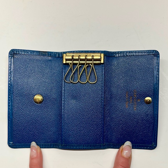 Authentic Louis Vuitton blue epi leather 4 key ring card holder - Picture 6 of 14
